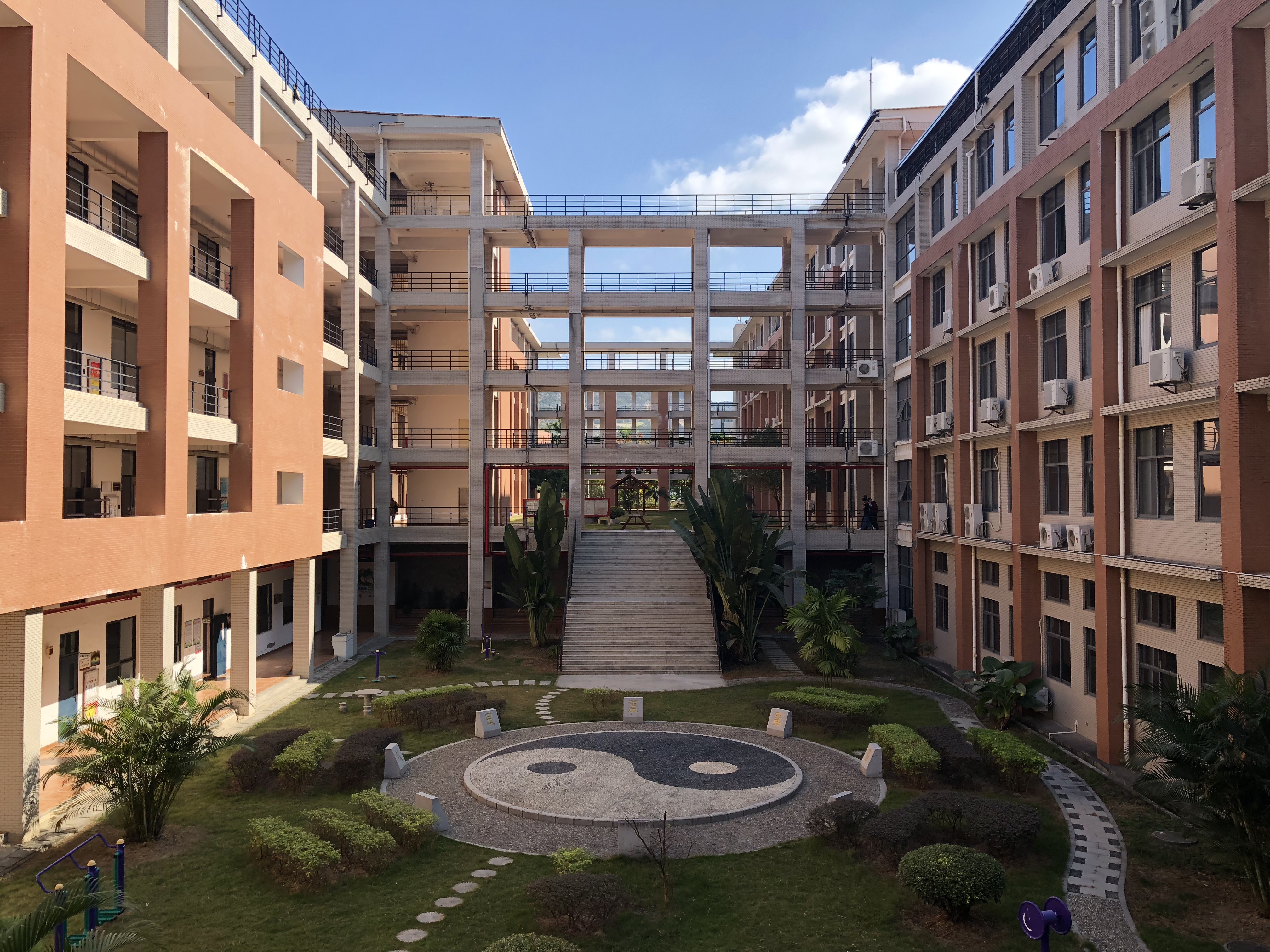 校园风貌-继续教育与职业培训学院 - 厦门华厦学院